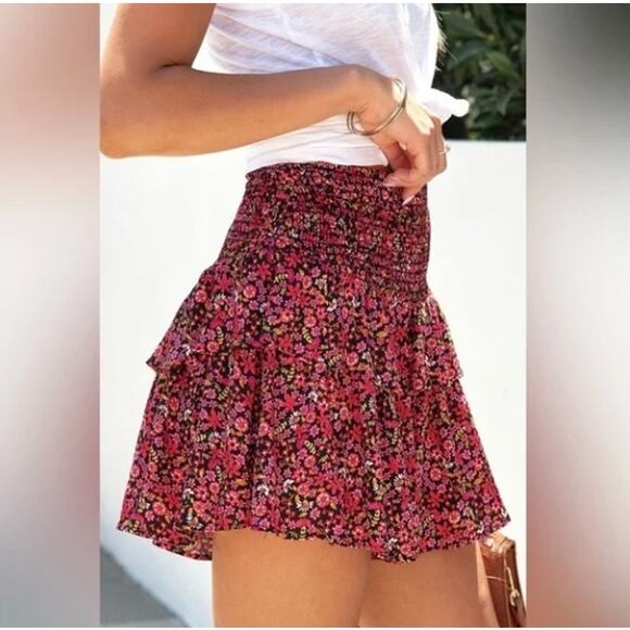 LUSH Smocked Waist Pull On Floral Black Fuchsia Ditsy Flower Print Shorts, Sz S - Picture 4 of 7